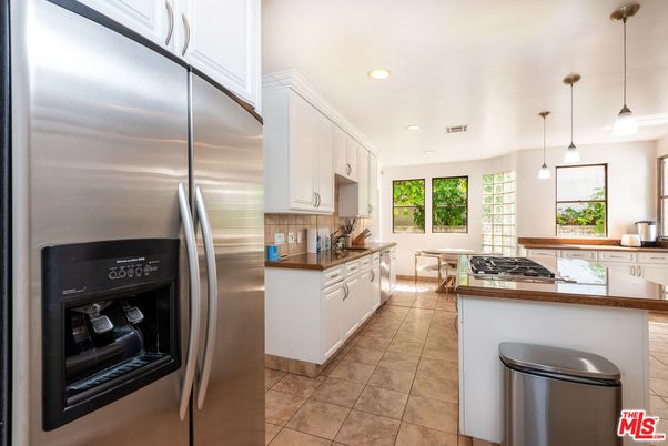 Dining room, Interior, Kitchen, Pendant Lights, Recessed Lighting, Stainless Steel Appliances