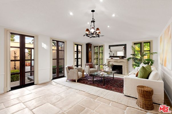 Chandelier, Fireplace, Interior, Living room, Recessed Lighting
