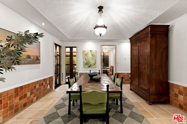 Dining room, Interior, Recessed Lighting