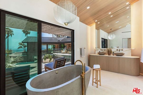 Bathroom, Free Standing Baths, Interior, Pendant Lights, Recessed Lighting, Wooden Ceilings