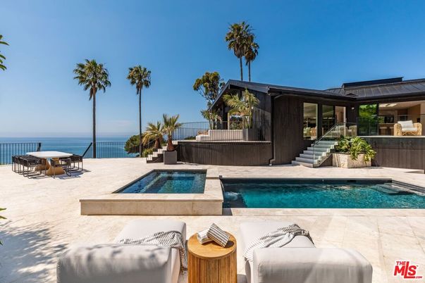 Exterior, Pool, Water