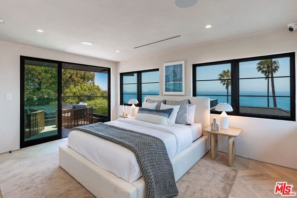 Bedroom, Interior, Recessed Lighting, Water, Wood Texture Flooring