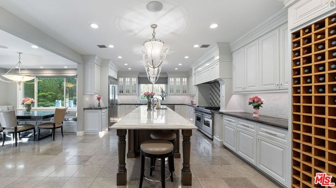 Chandelier, Dining room, Interior, Kitchen, Pendant Lights, Recessed Lighting, Stainless Steel Appliances