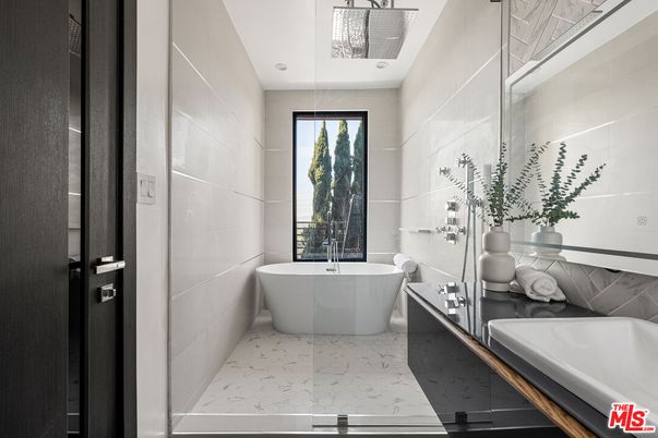 Bathroom, Free Standing Baths, Interior, Marble, Marble Walls