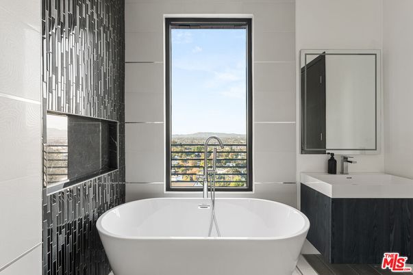 Bathroom, Free Standing Baths, Interior
