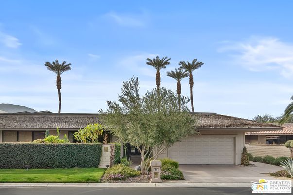 Attached, Exterior, Facade, Ranch