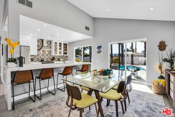 Dining room, Interior, Kitchen, Recessed Lighting, Stainless Steel Appliances