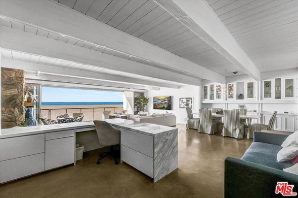 Dining room, Interior, Living room, Water