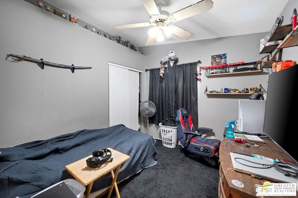 Home Office, Interior