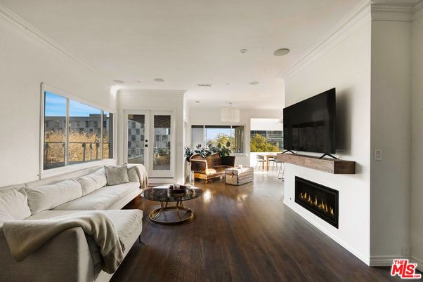 Fireplace, Interior, Living room, Pendant Lights, Recessed Lighting, Wood Texture Flooring