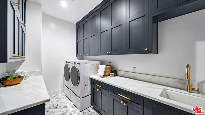 Interior, Marble, Recessed Lighting, Washer