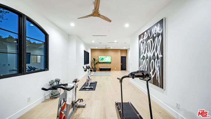 Fitness Equipment, Interior, Recessed Lighting, Wood Texture Flooring