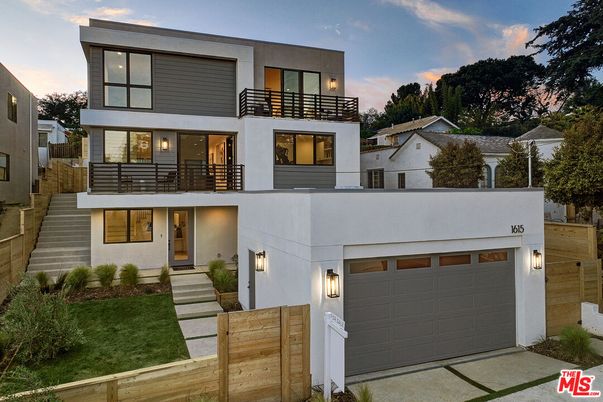 Attached, Exterior, Facade, Modern