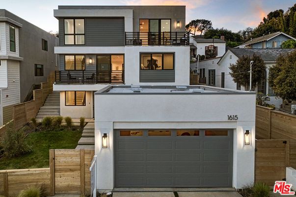 Attached, Exterior, Facade, Modern