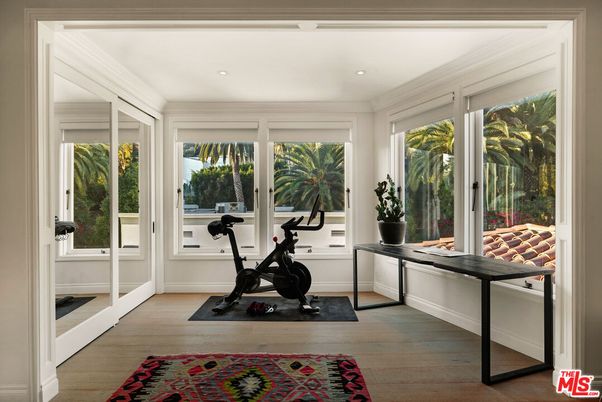 Fitness Equipment, Interior, Recessed Lighting, Wood Texture Flooring