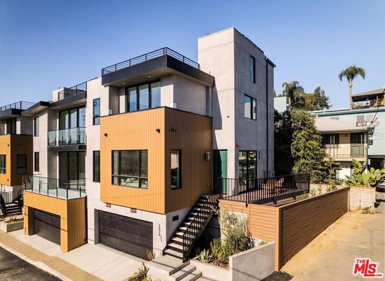Attached, Exterior, Facade, Modern