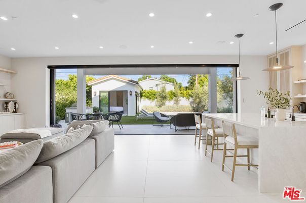 Dining room, Interior, Living room, Pendant Lights, Recessed Lighting