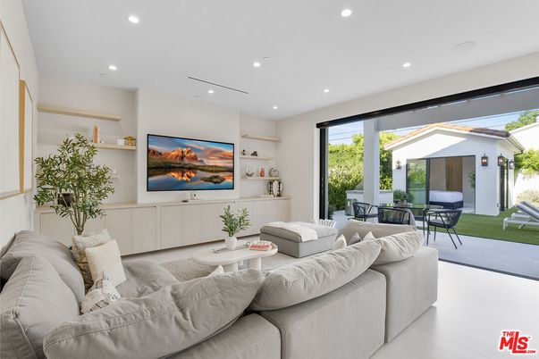 Dining room, Interior, Living room, Recessed Lighting