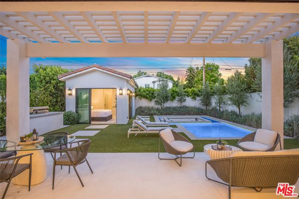 Exterior, Pool