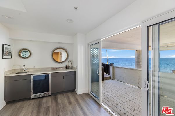 Interior, Recessed Lighting, Water, Wood Texture Flooring