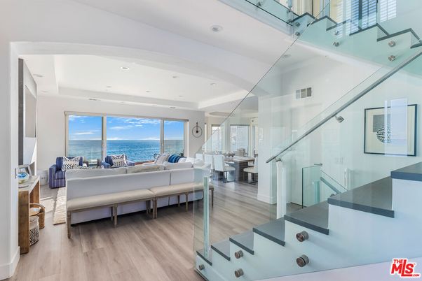 Interior, Living room, Recessed Lighting, Water, Wood Texture Flooring