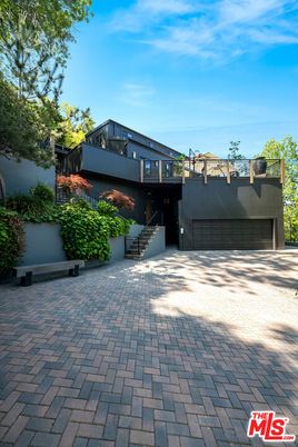 Attached, Exterior, Facade, Modern