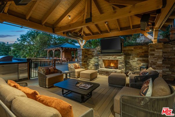 Exterior, Fireplace