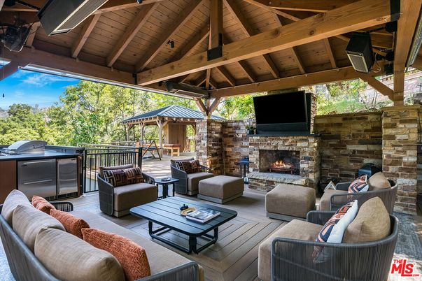 Exterior, Fireplace