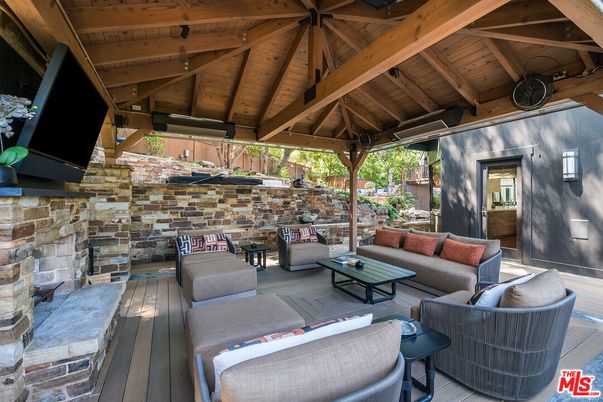Exterior, Fireplace