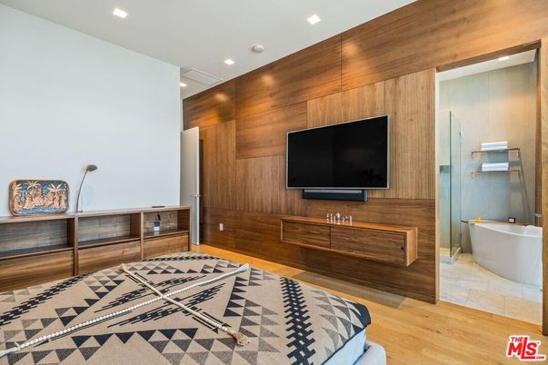 Bathroom, Free Standing Baths, Interior, Recessed Lighting, Wooden Walls