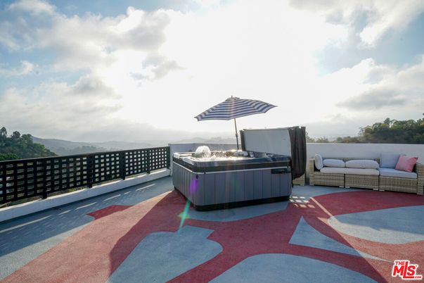 Exterior, Hot Tub