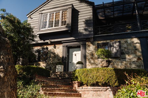 Exterior, Facade, Brownstone