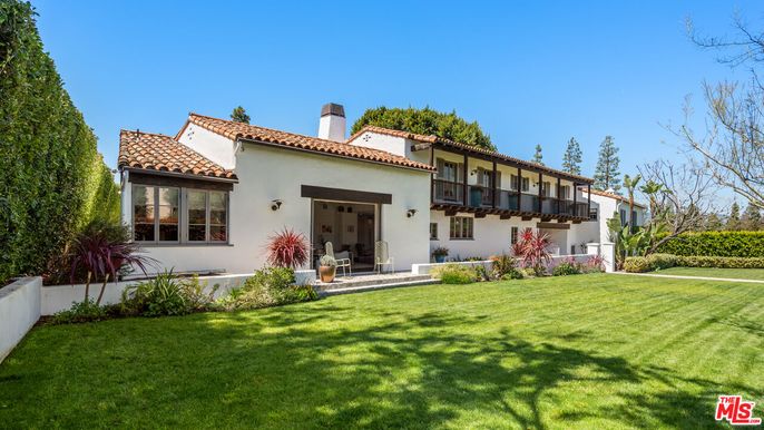 Backyard, Exterior, Facade, Spanish Mediterranean