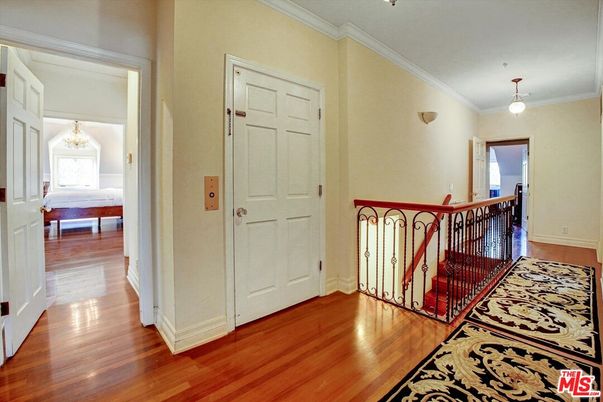 Chandelier, Interior, Wood Texture Flooring