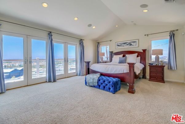 Bedroom, Interior, Recessed Lighting, Water