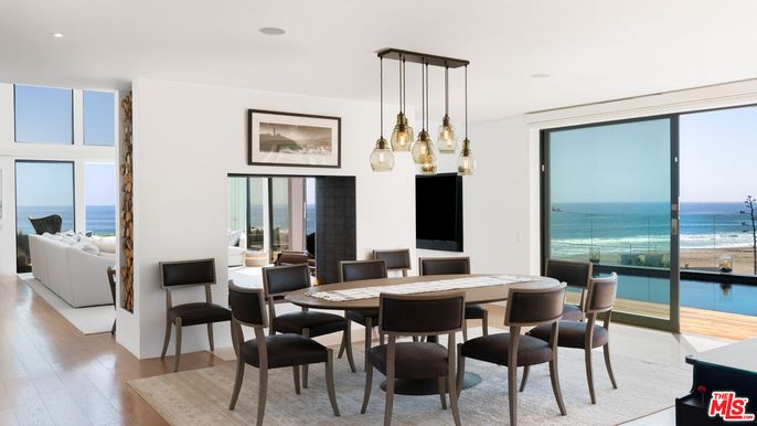 Dining room, Interior, Living room, Pendant Lights, Recessed Lighting, Water, Wood Texture Flooring