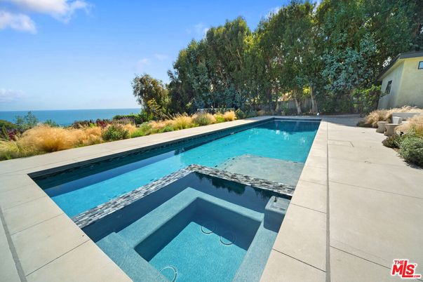 Exterior, Pool, Water