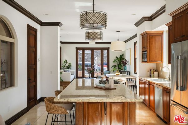 Dining room, Interior, Kitchen, Pendant Lights, Recessed Lighting, Stainless Steel Appliances