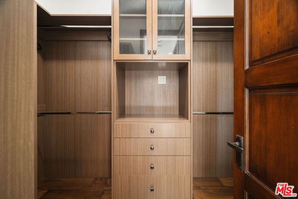 Interior, Walk-in Closets, Wood Texture Flooring