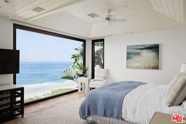 Bedroom, Interior, Water