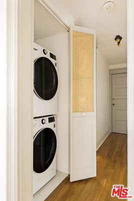 Interior, Utility Closets, Washer, Wood Texture Flooring
