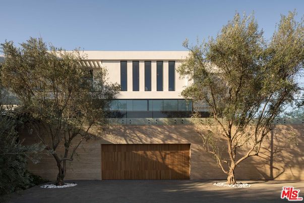 Attached, Exterior, Facade, Modern