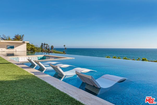 Exterior, Pool, Water