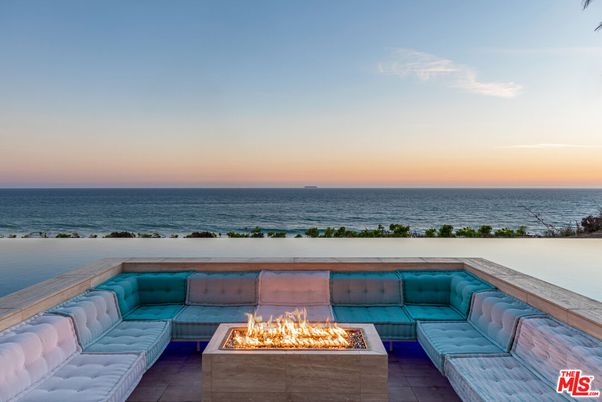 Exterior, Pool, Water