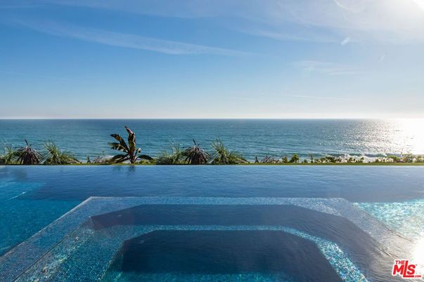Exterior, Pool, Water