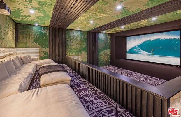 Interior, Projection Screen, Recessed Lighting, Theatre Room