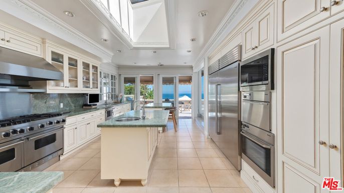 Dining room, Interior, Kitchen, Recessed Lighting, Stainless Steel Appliances, Water