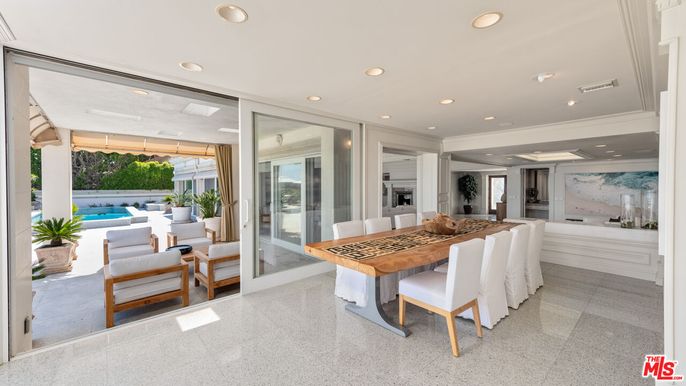 Dining room, Interior, Recessed Lighting