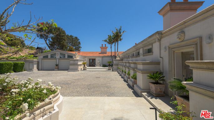 Backyard, Detached Garage, Exterior