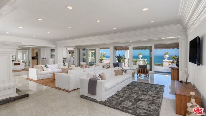 Dining room, Interior, Living room, Recessed Lighting, Water